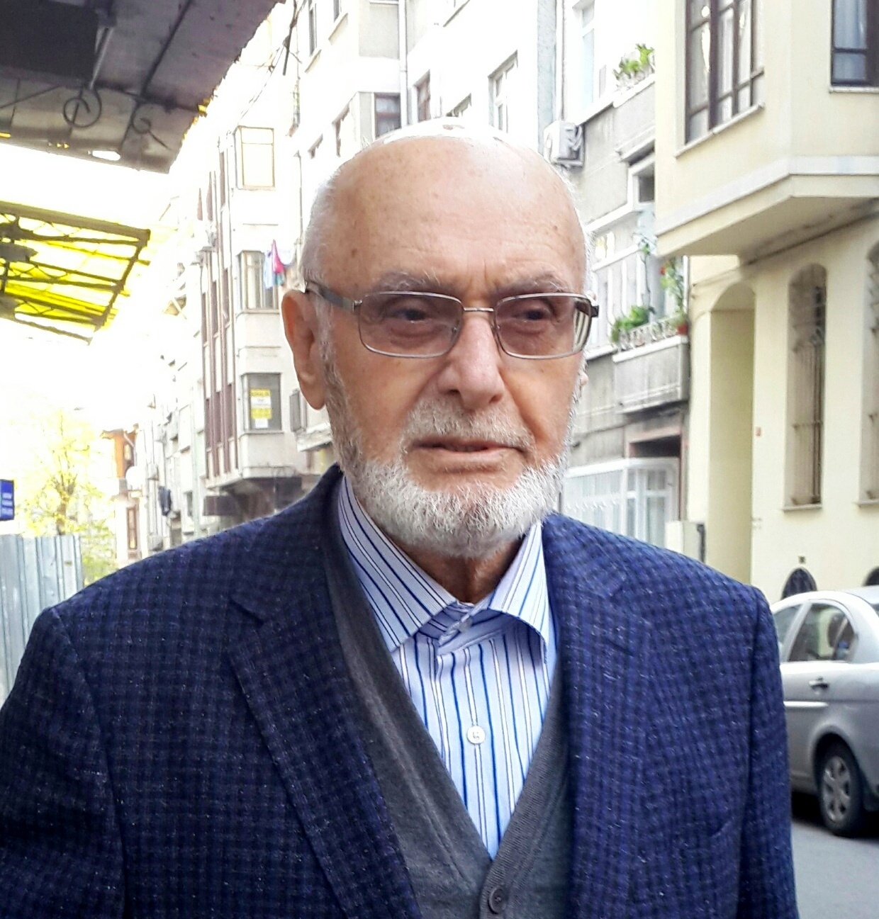 Ali Özek